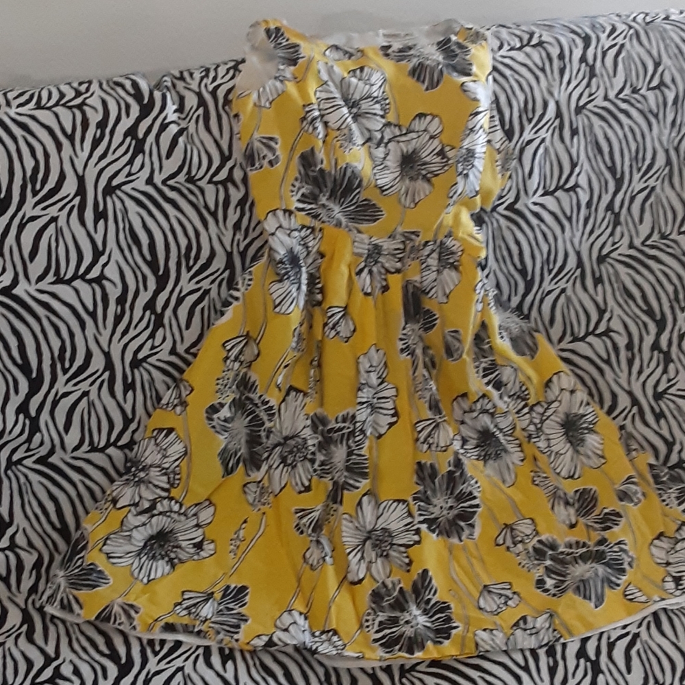 Yellow sleeveless sundress